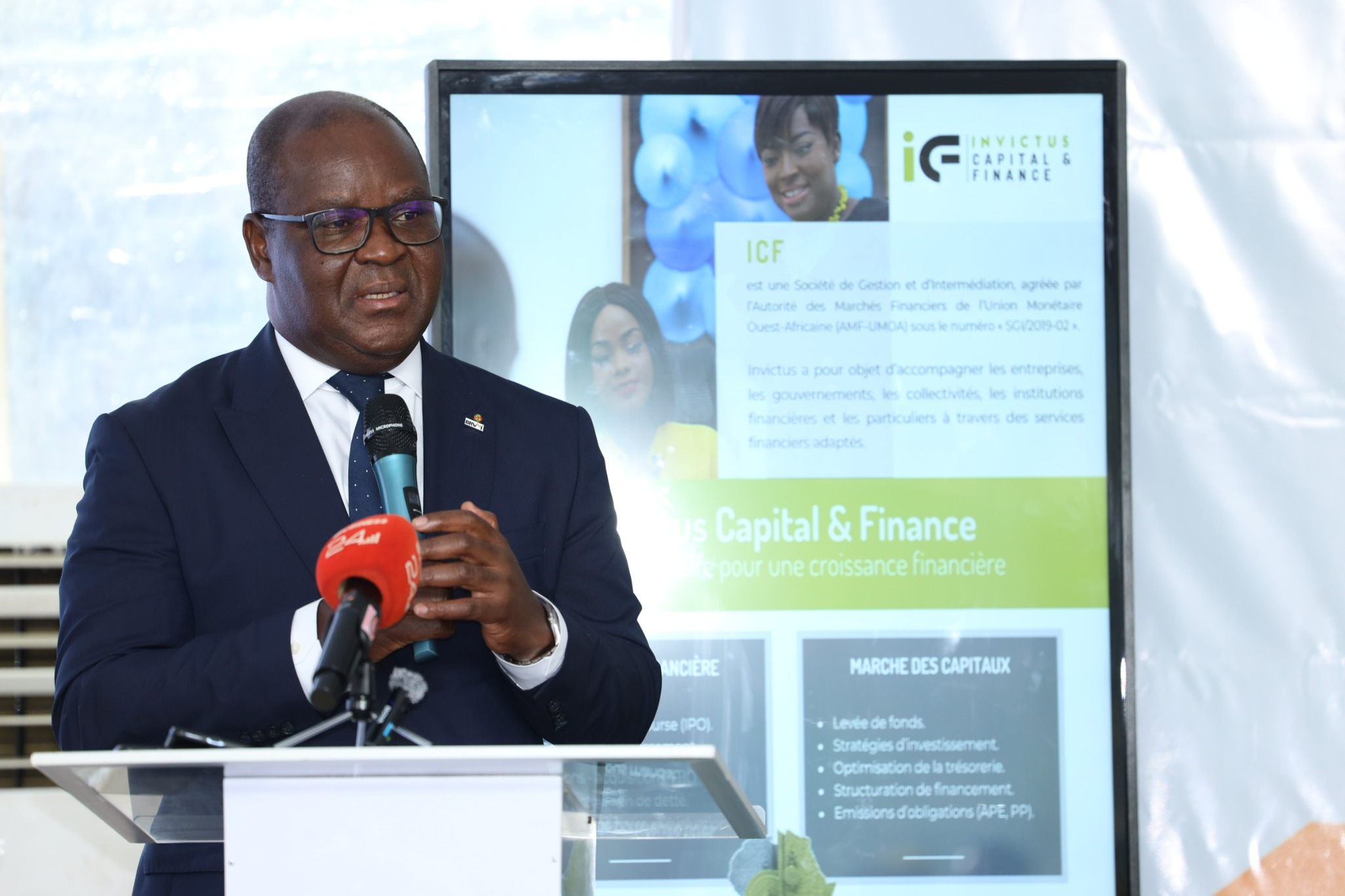 Prise de parole lors de la cérémonie officielle à Abidjan.